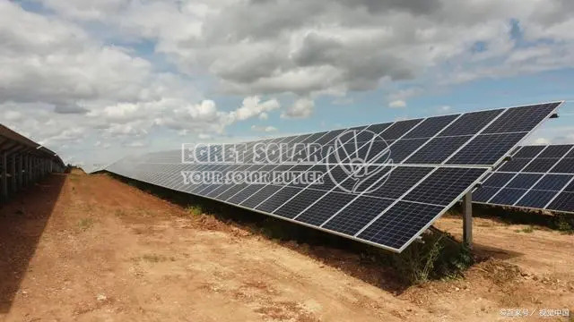 Penjanaan Photovoltaic (PV) Teragih lwn. Penjanaan Fotovoltaik Berpusat: Analisis Perbandingan