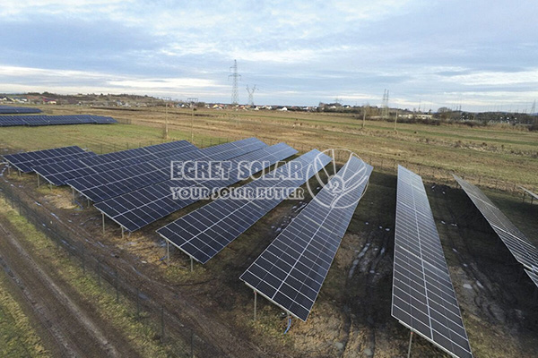 Solar menguasai lelongan terbaru Poland